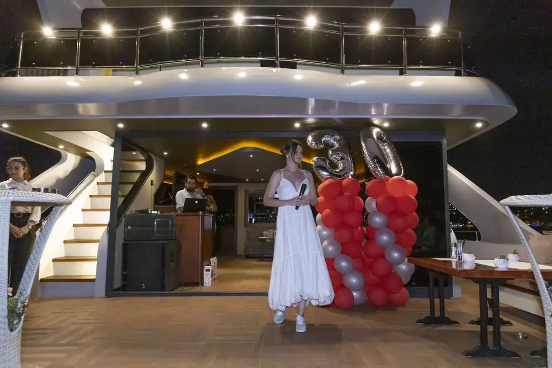 Birthday guest with number balloons on a yacht