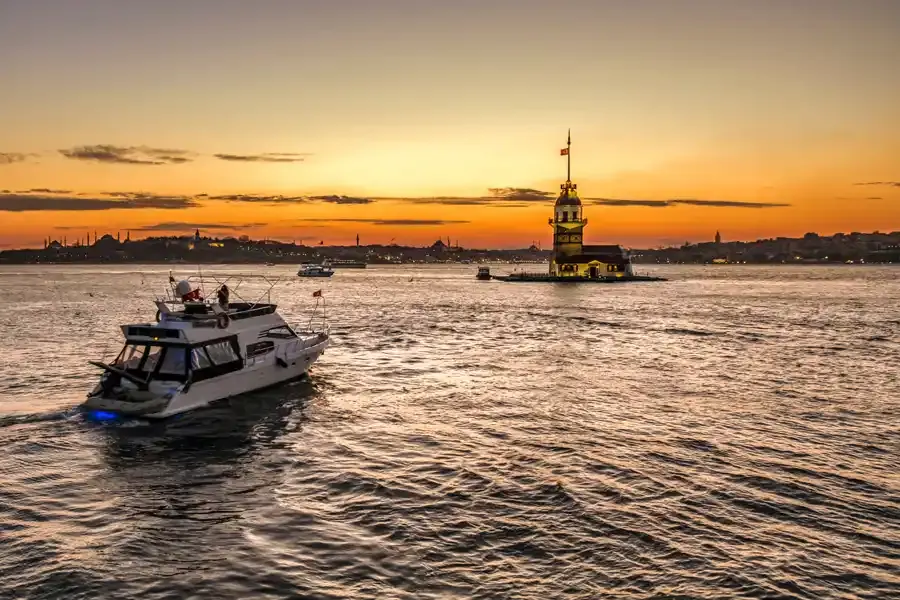 Maiden's Tower Legends: The Stories Behind Istanbul's Kız Kulesi
