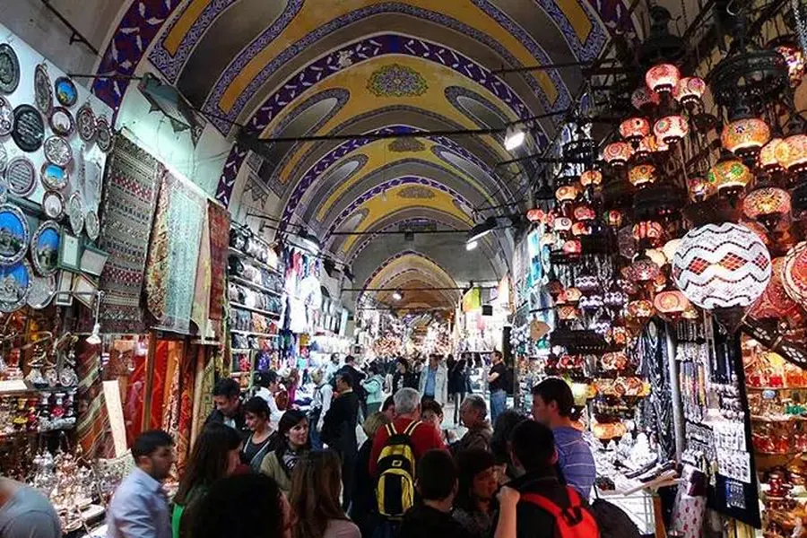 Grand Bazaar Istanbul: History, Shopping Tips and How to Visit