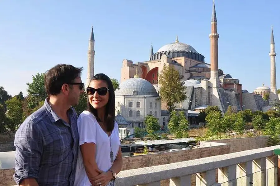 Couple in front of Hagia Sophia