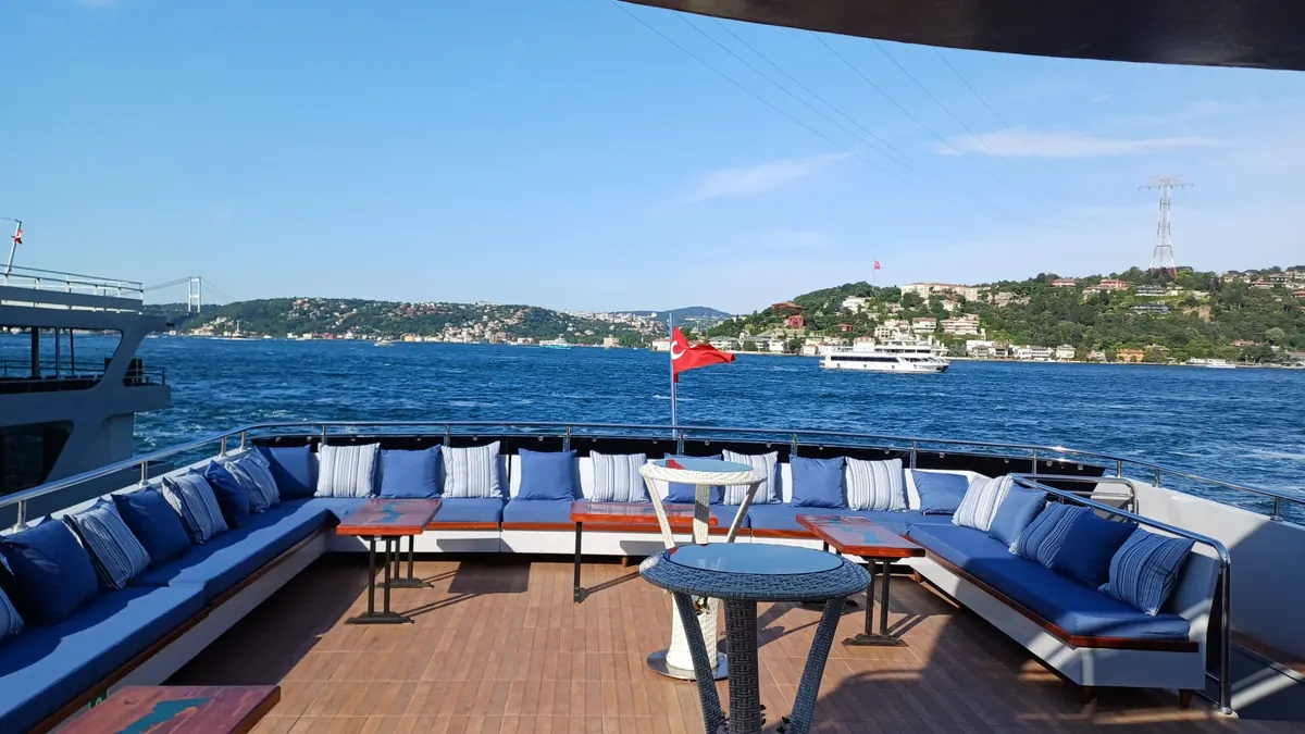 Open deck lounge on Crescent Star