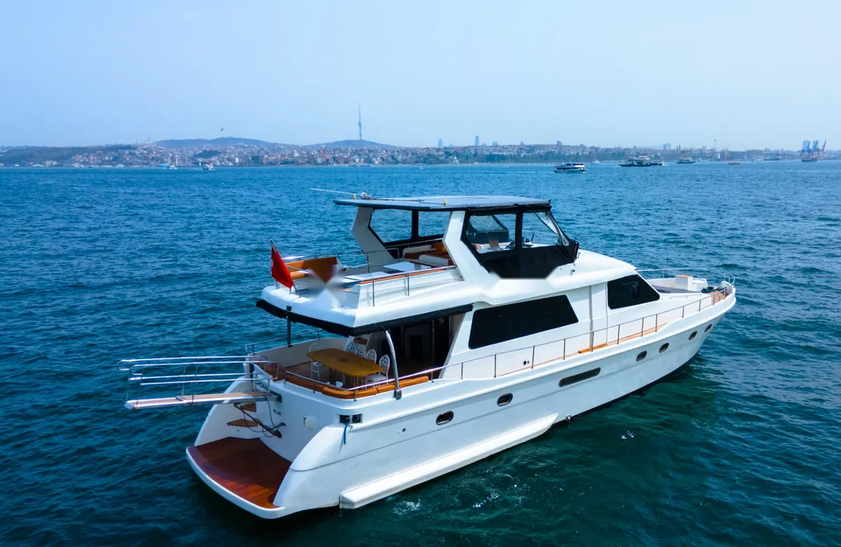 Ocean Breeze yacht with the Istanbul skyline