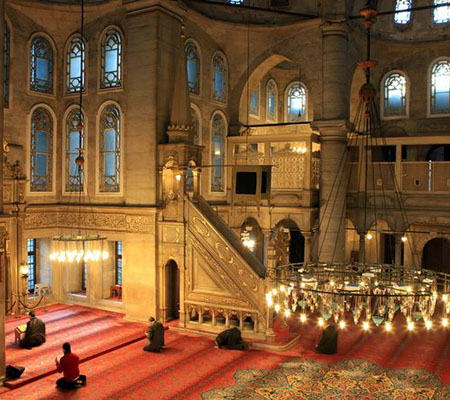 Cúpulas y minaretes de la mezquita de Eyüp Sultan en Estambul