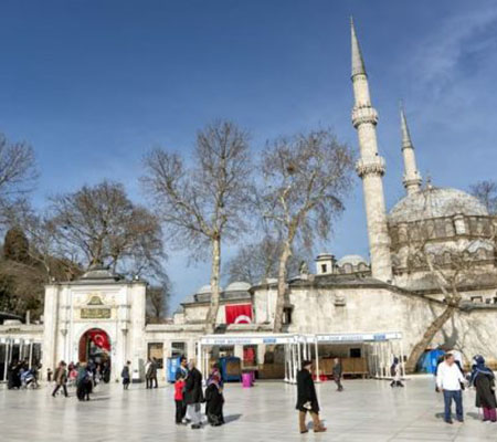Eyüp Sultan Mosque in Istanbul: History and Visitor Guide