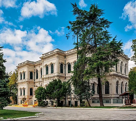 Pavilion of Yıldız Palace among the gardens above Beşiktaş