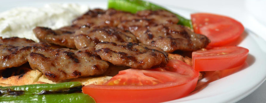 Sultanahmet kofte, the grilled meatballs of the old city
